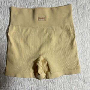 BO + TEE-ribbed shorts